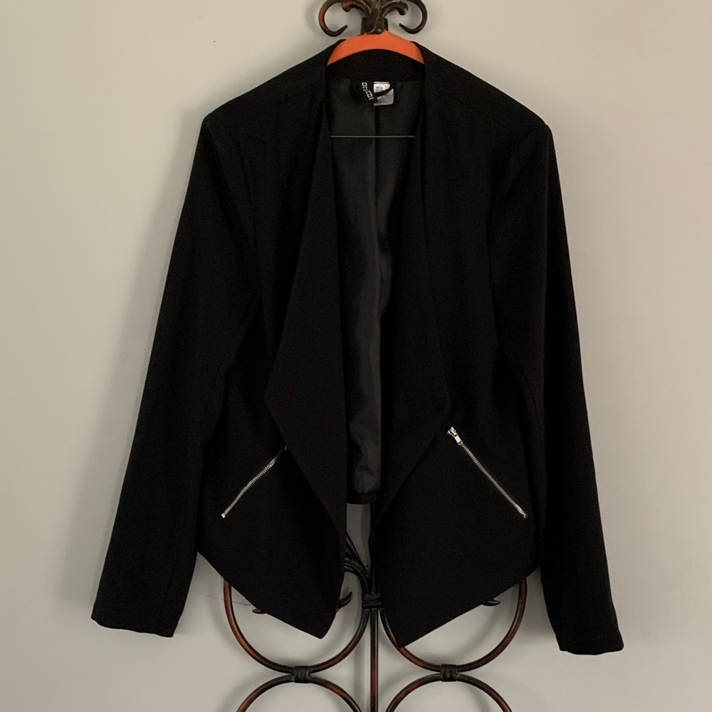 Divided Black Blazer with Zipper Accents